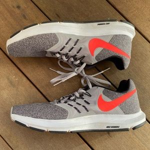 Nike Woman’s Swift Running SE Shoes